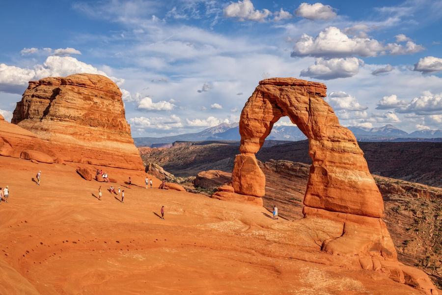 Canyons, mountains, desert, night sky – Arches NP, Utah