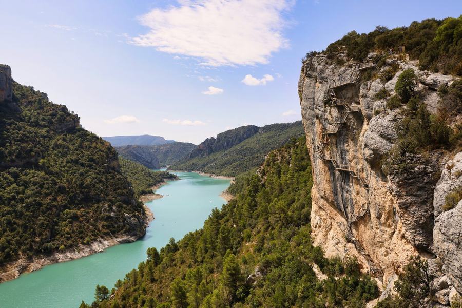 Canyons, mountains, desert, night sky – Mont-rebei, Spain